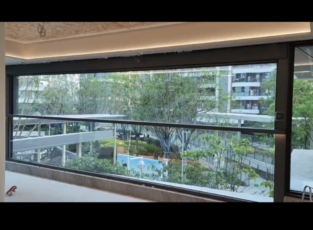 185 Series Motorized Lift Window