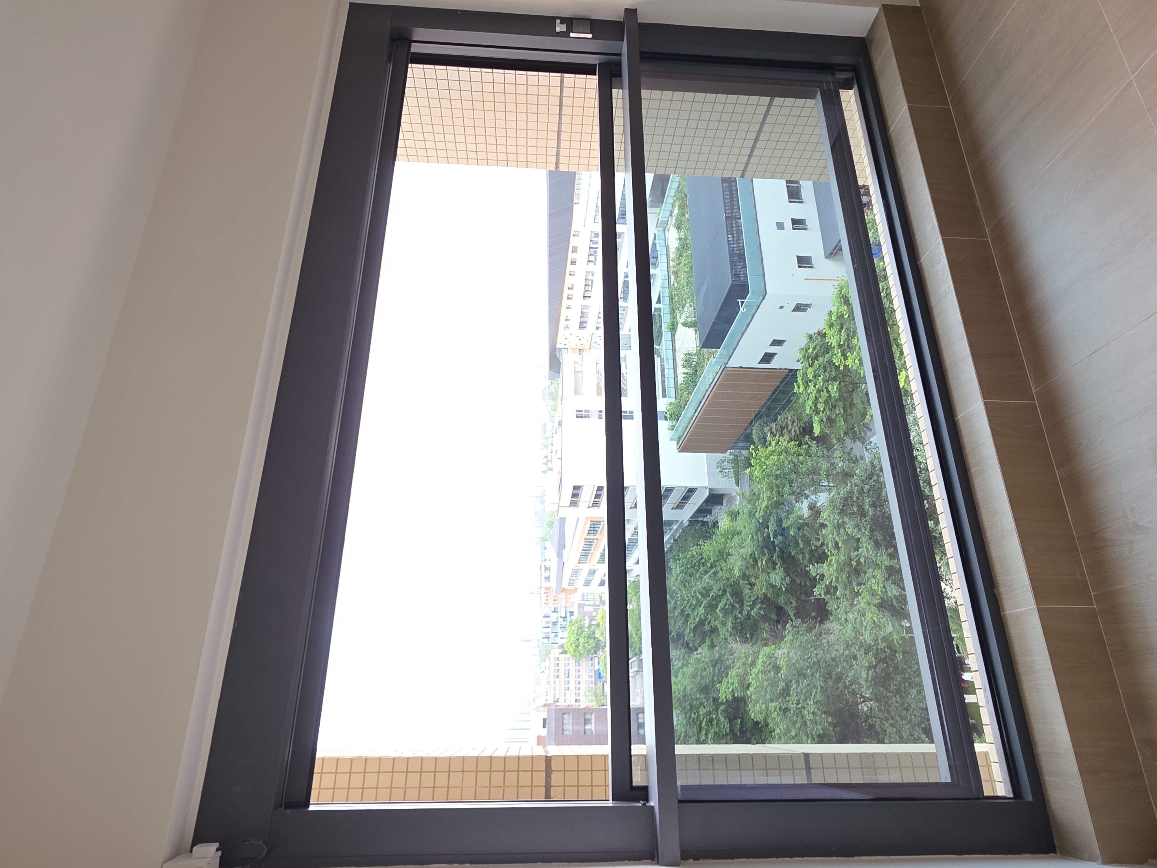 158 Series Motorized Lift Window
